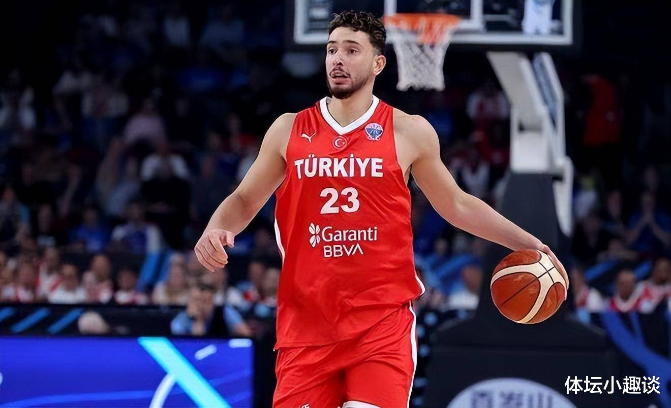 申京以49%票率领跑MVP，官方晒六项纪录数据，幕后英雄身份被认可