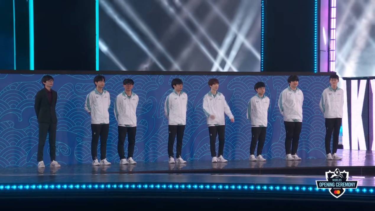 LOL外网热议,S15在中国举办,Faker受魔咒困扰,GEN拿到夺冠剧本