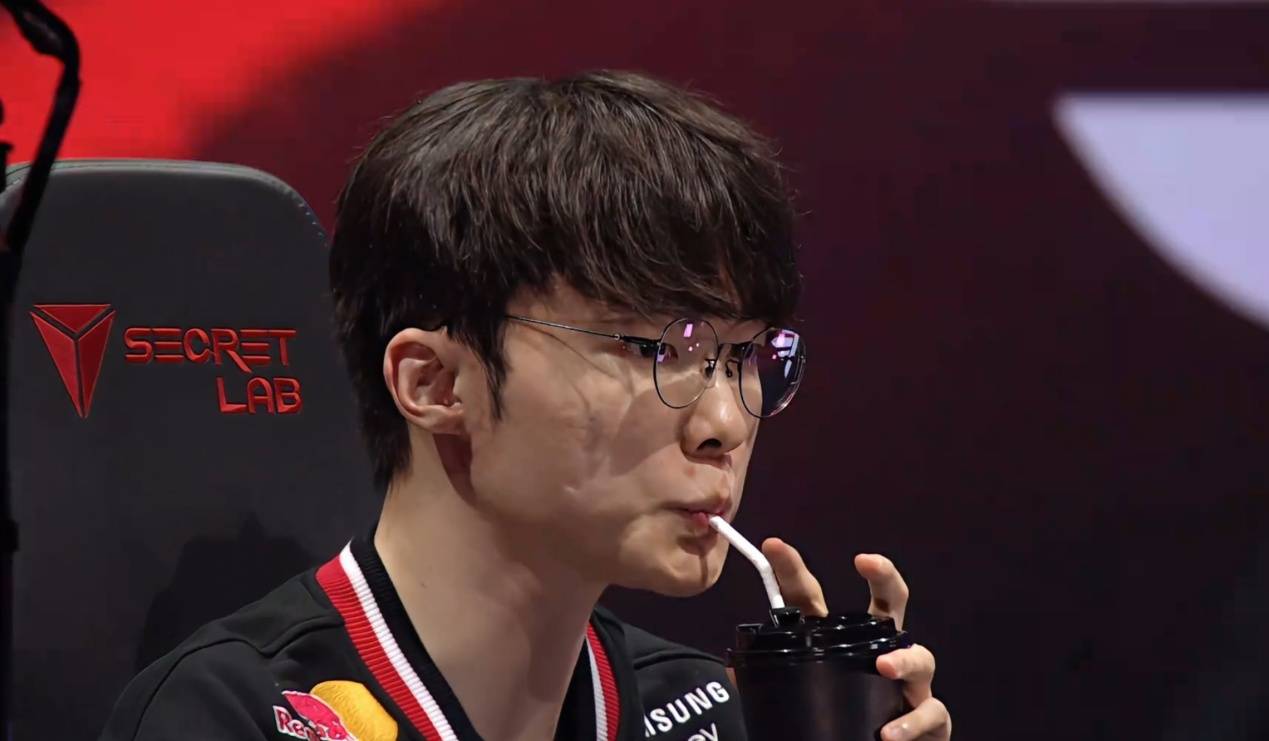 LOL外网热议,S15在中国举办,Faker受魔咒困扰,GEN拿到夺冠剧本