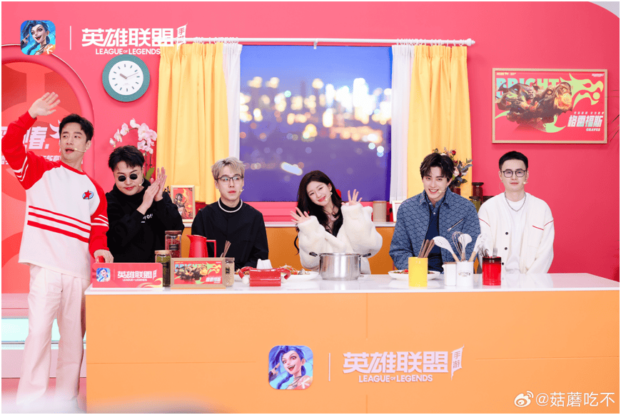 赵露思变身水晶玫瑰公主，现身LOL手游老友聚会