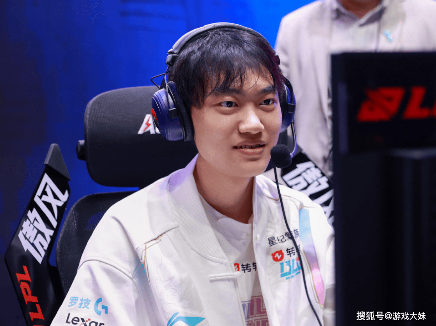 LOL官方点名knight,将他所有荣誉罗列出来,离大满贯还差一个S冠