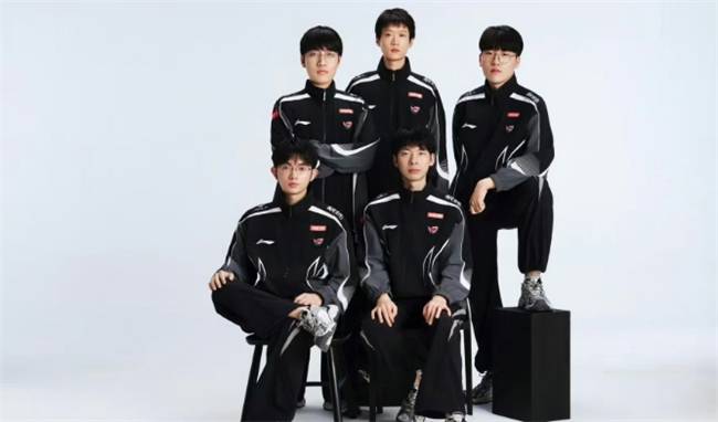 【一竞技1JingJi】LOL：LPL首支至臻全华班诞生 AL新教练打脸Tabe