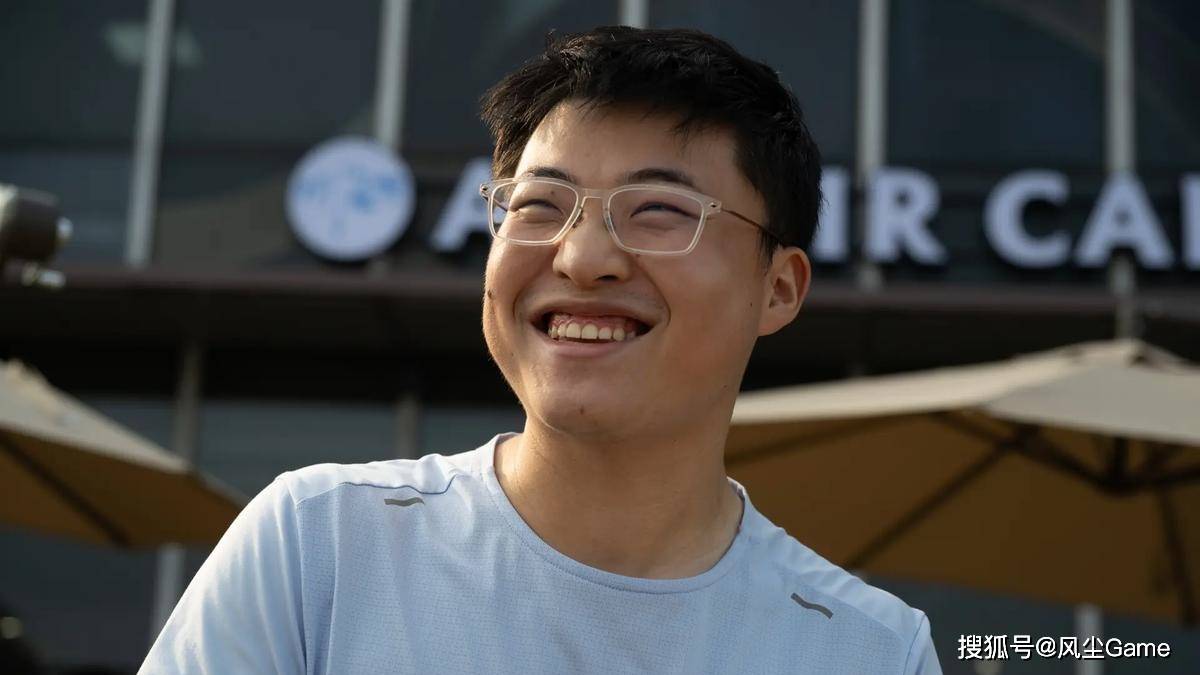 LPL冠军战队被迫摆烂！上单休赛、教练出走，AD位置无人可用